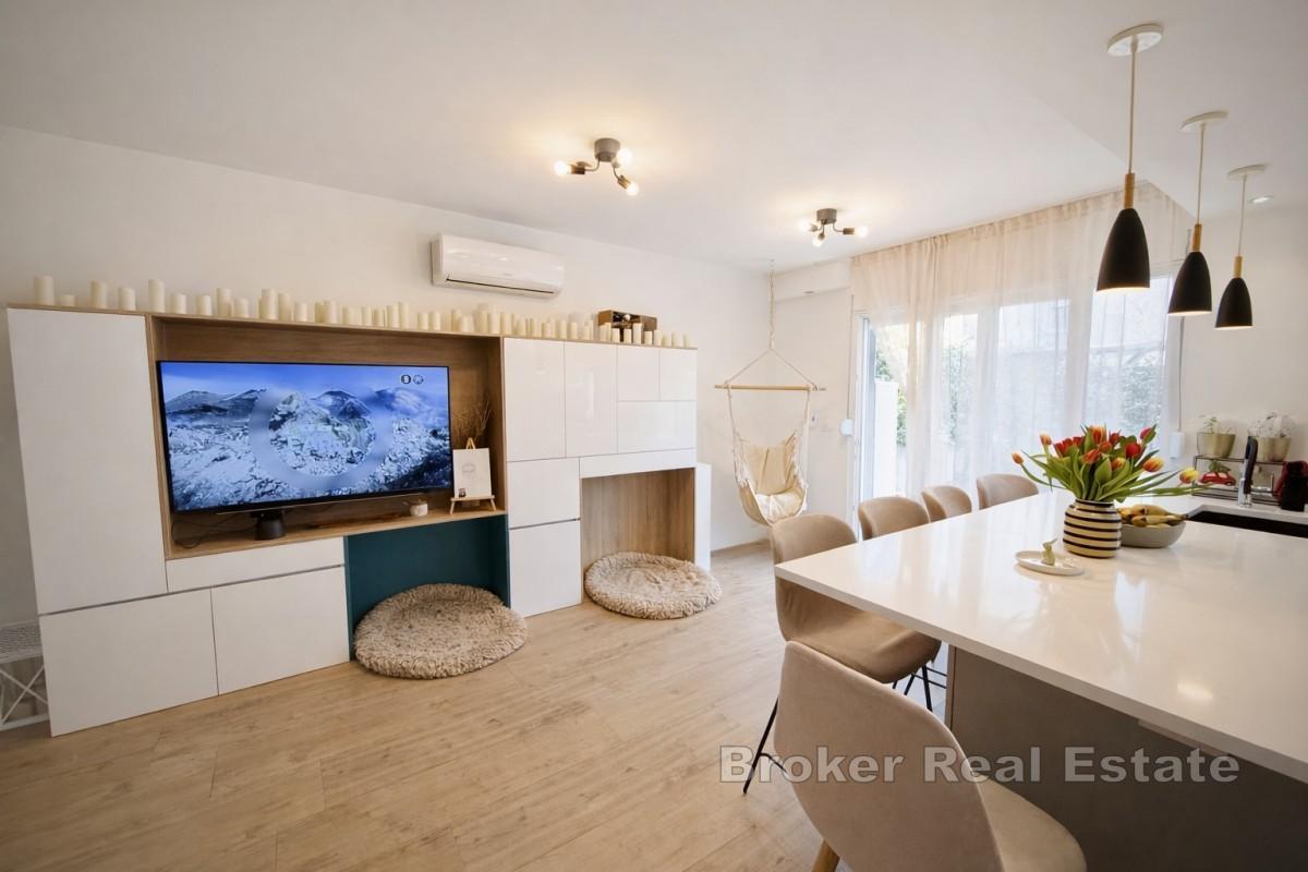 Słoneczny apartament z dużym, prywatnym podwórkiem