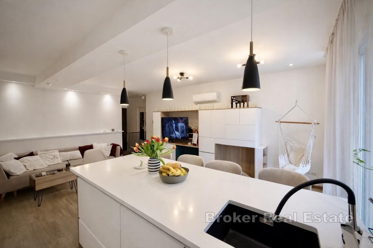 Słoneczny apartament z dużym, prywatnym podwórkiem