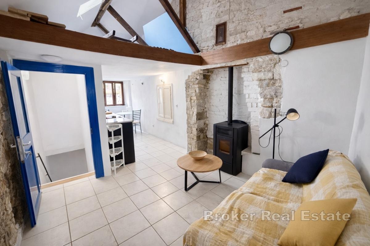 Steinhaus mit zwei Wohneinheiten