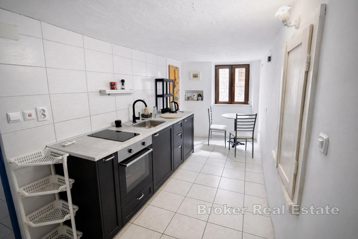 Stenhus med två bostäder