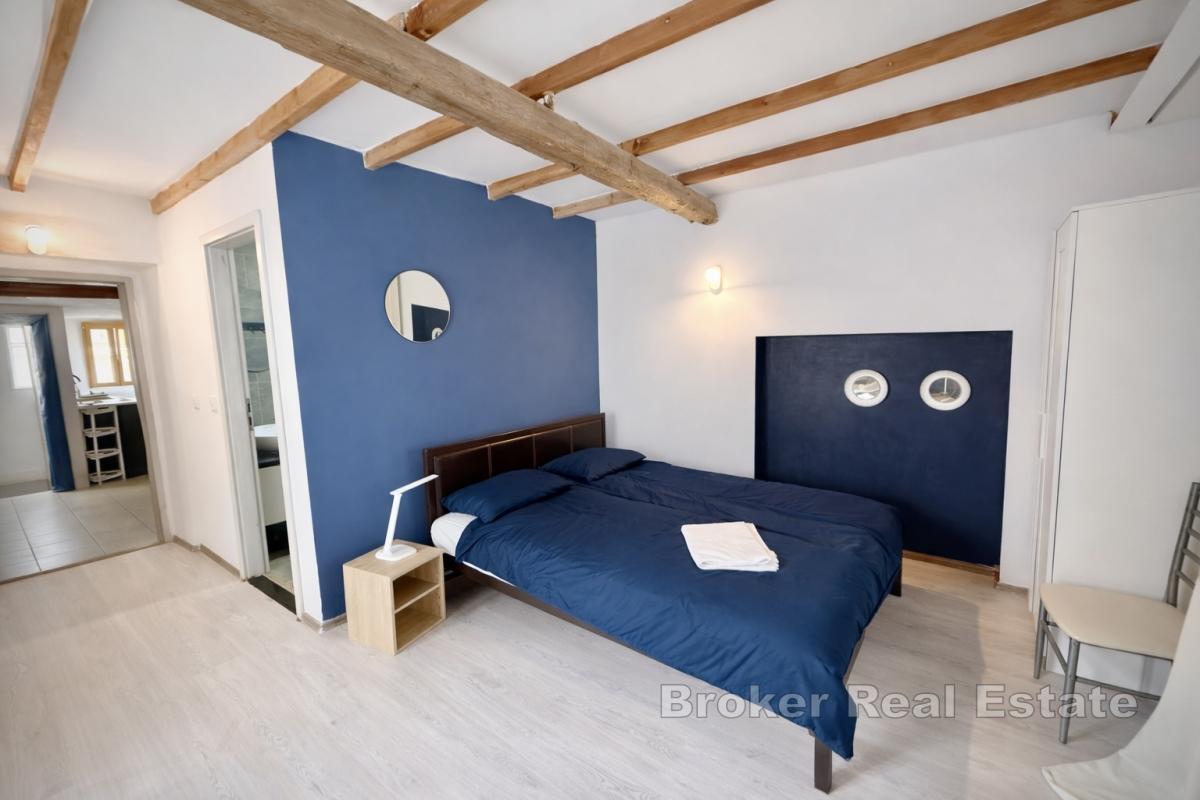 Stenhus med två bostäder