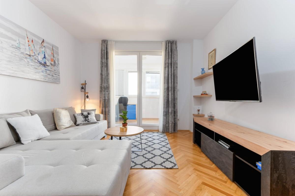 Appartamento con due camere da letto in una zona vivace
