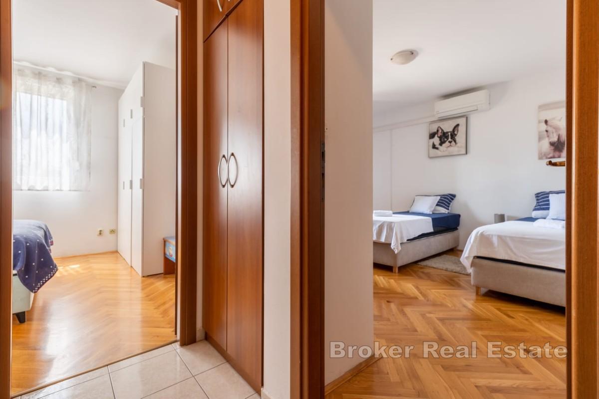 Appartamento con due camere da letto in una zona vivace