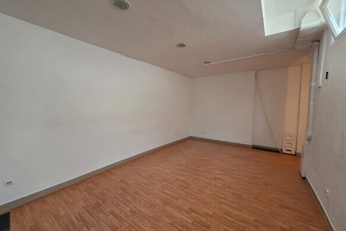 Prostorné komerční prostory na rušném místě