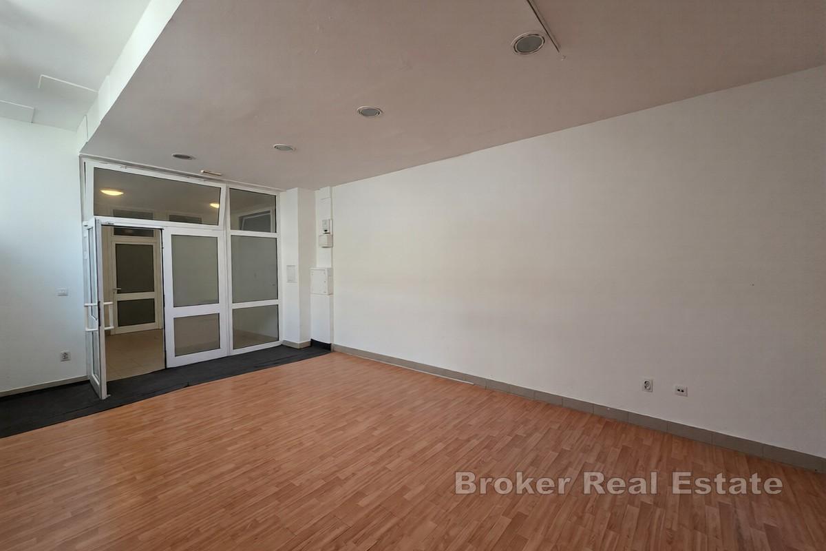 Prostorné komerční prostory na rušném místě