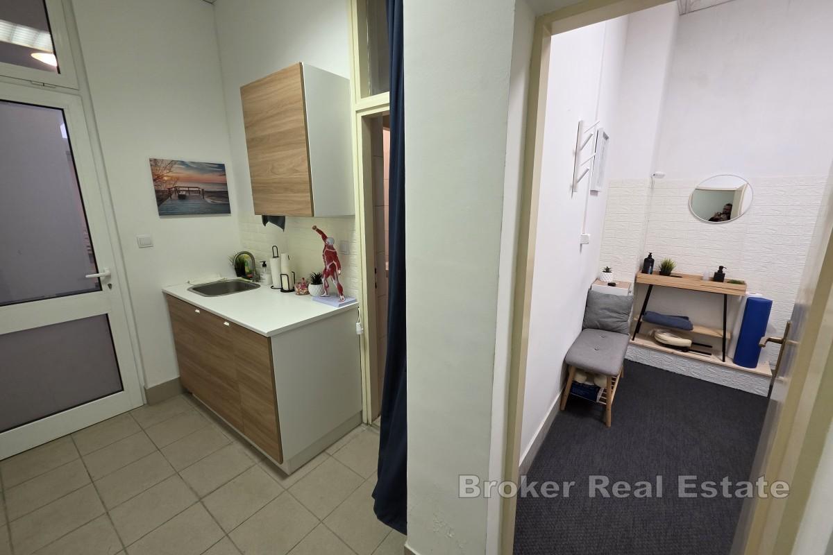 Prostorné komerční prostory na rušném místě