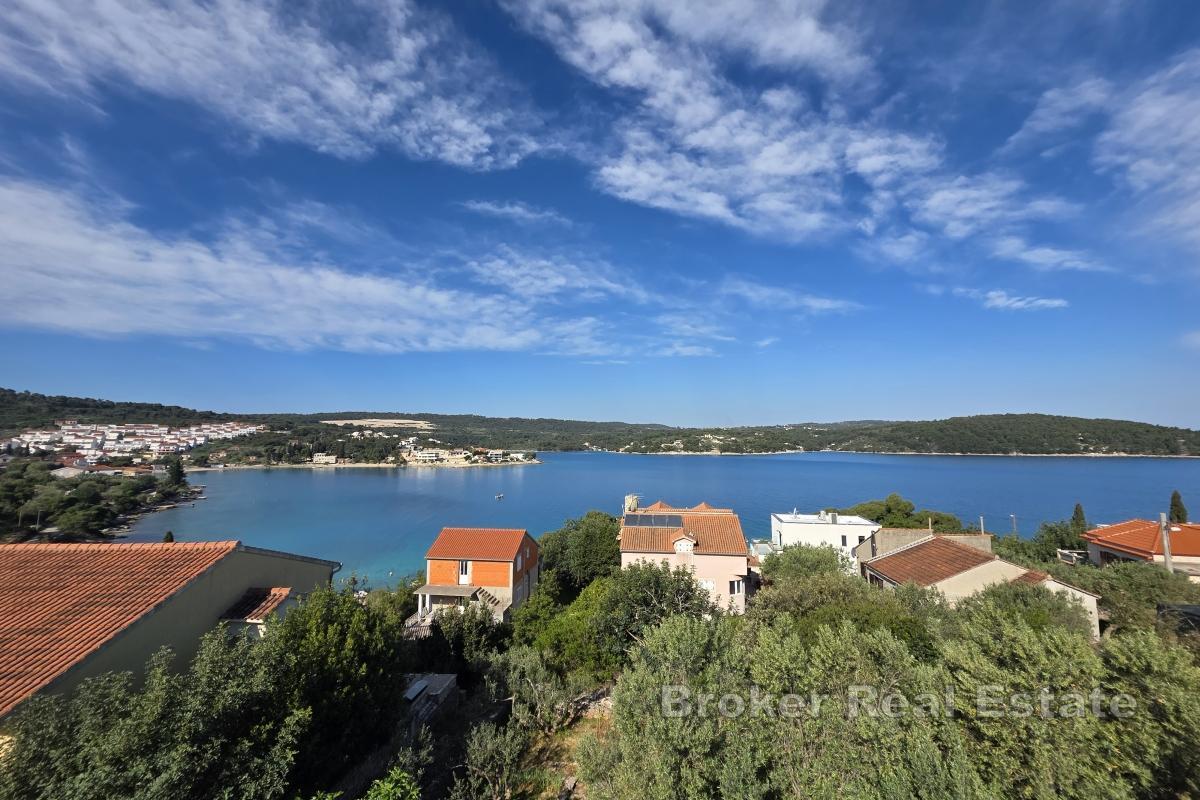 Charmant immeuble d'appartements près de la mer
