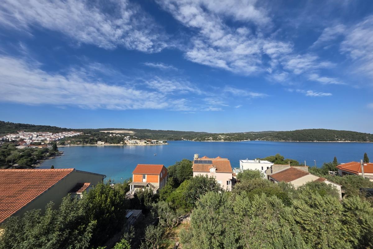 Charmant immeuble d'appartements près de la mer