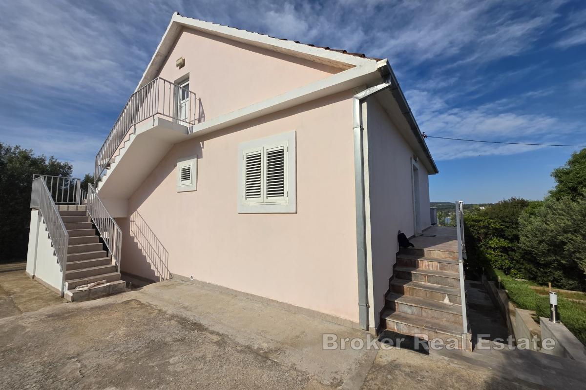 Charmant immeuble d'appartements près de la mer