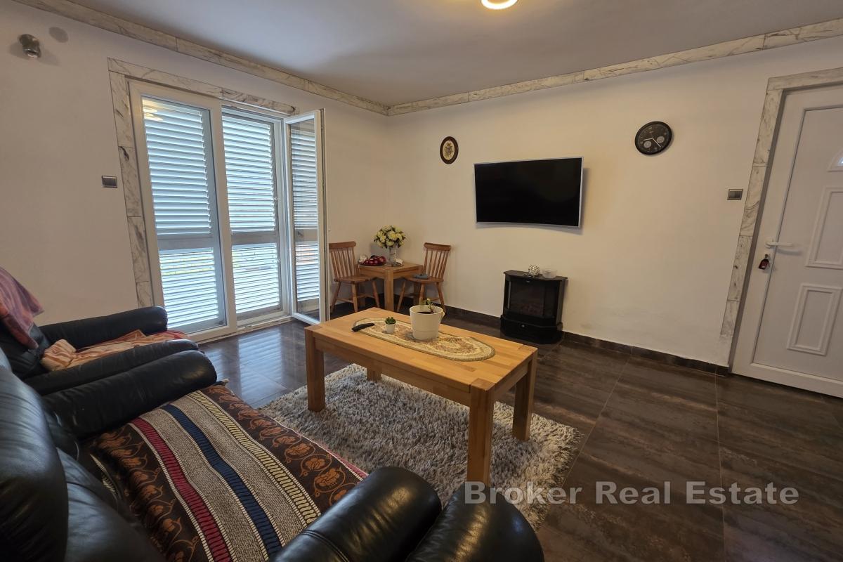 Urokliwy apartamentowiec blisko morza