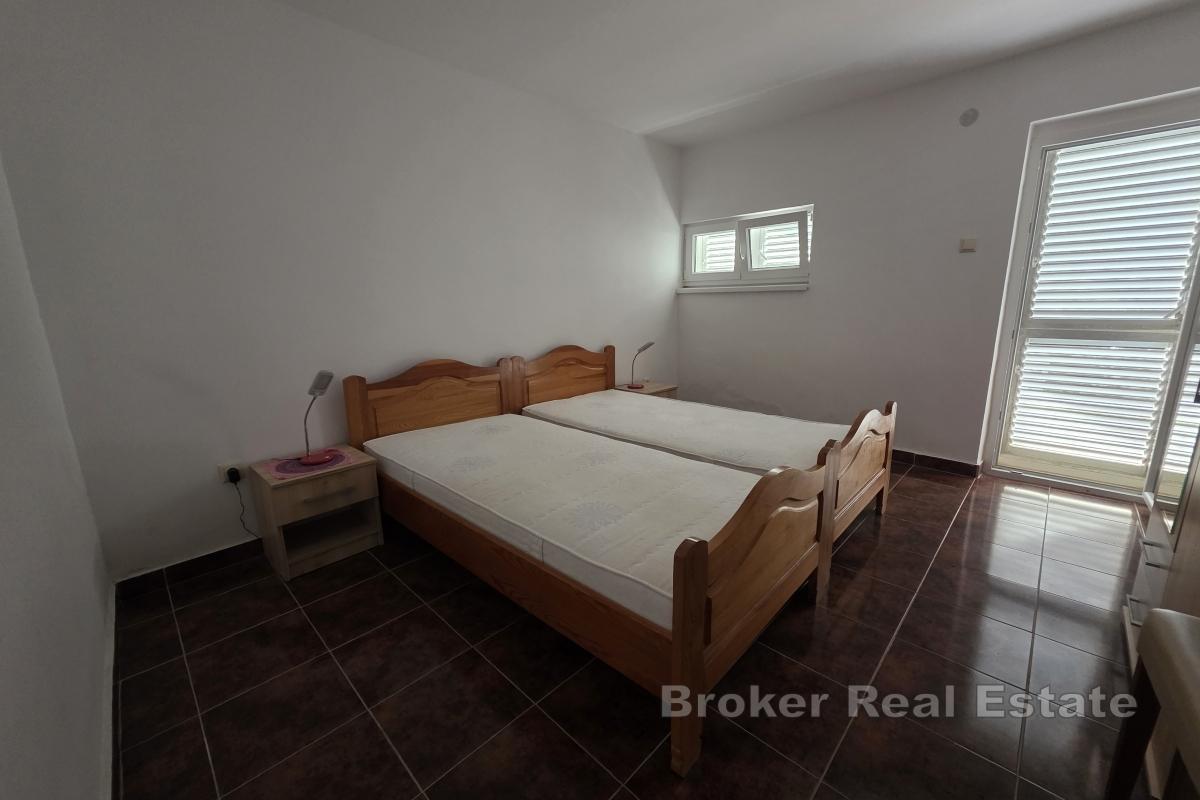 Urokliwy apartamentowiec blisko morza