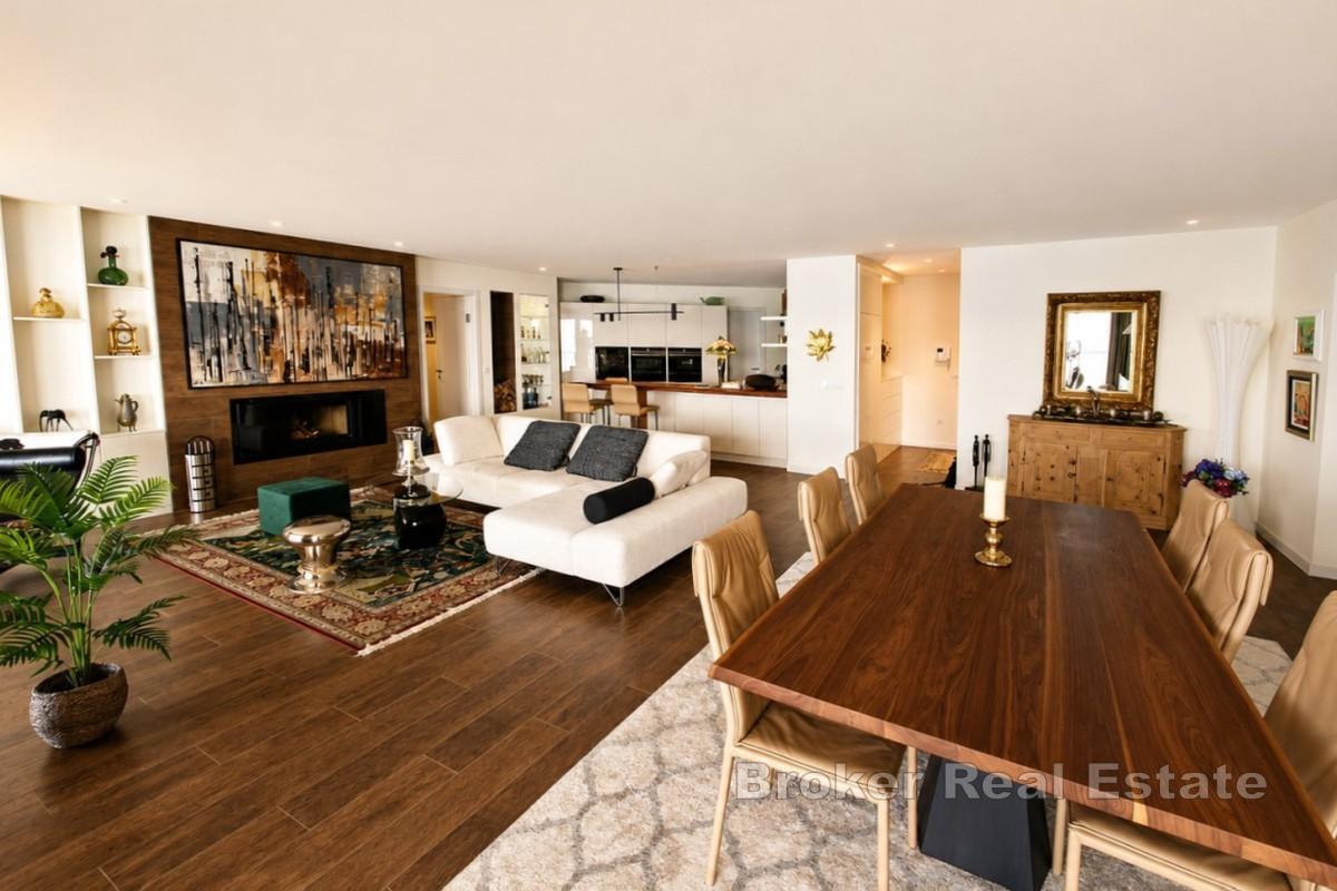 Großzügige, hochwertige Wohnung mit freiem Meerblick