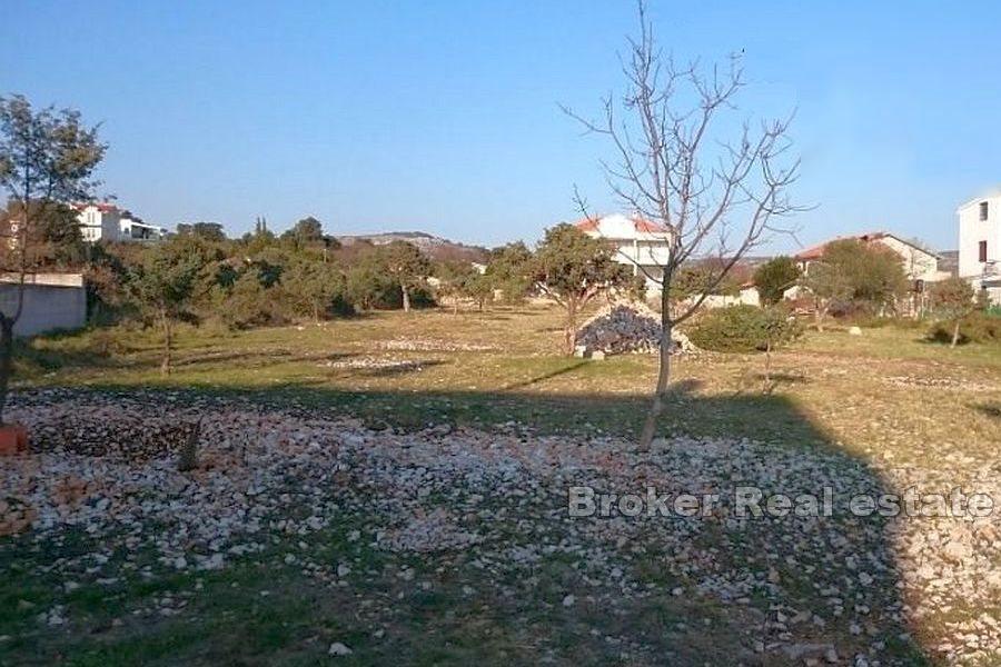 Sibenik - Byggmark nära havet