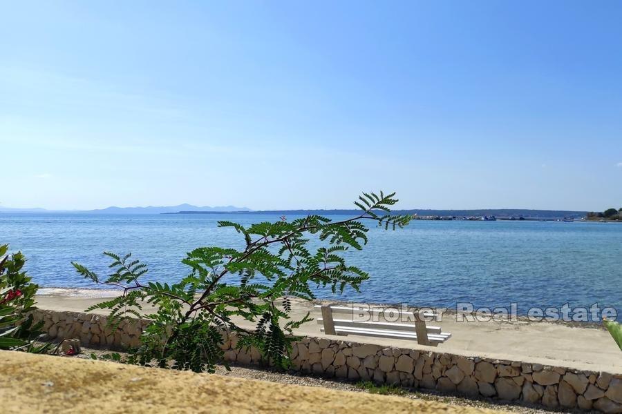 Près de Zadar - Maison au premier rang de la mer