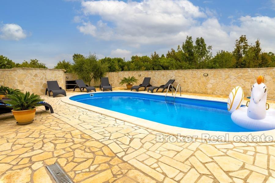 Near Zadar - Stone villa with a view of Velebit