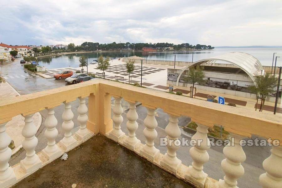 Près de Zadar - Maison jumelée au premier rang de la mer