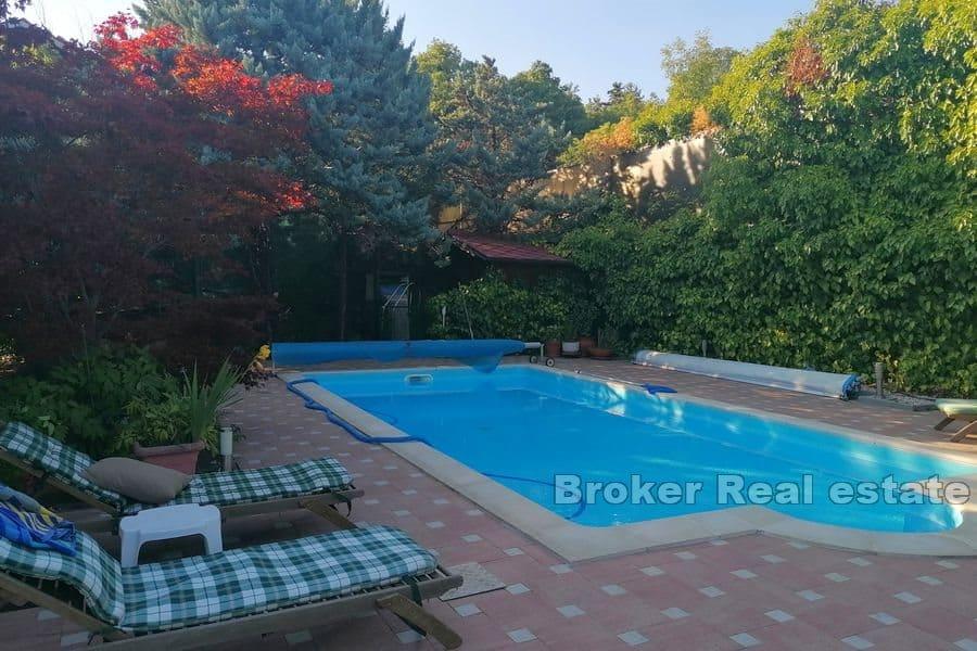 Rijeka - Hus med utsikt over havet og en romslig hage