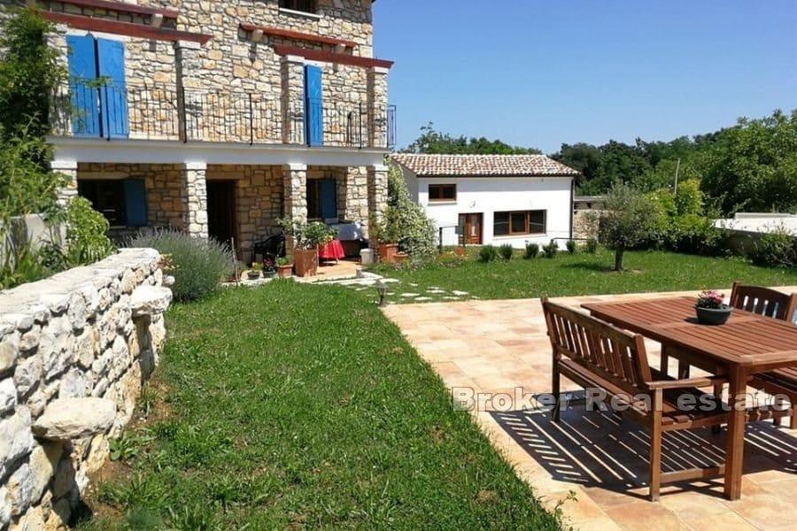 Labin - Kuća u tradicionalnom stilu na prostranom imanju