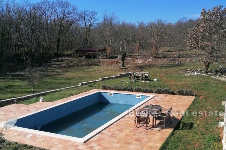 Labin - Kuća u tradicionalnom stilu na prostranom imanju