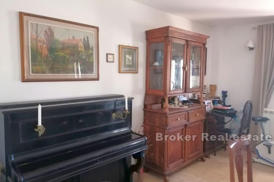 Labin - Kuća u tradicionalnom stilu na prostranom imanju