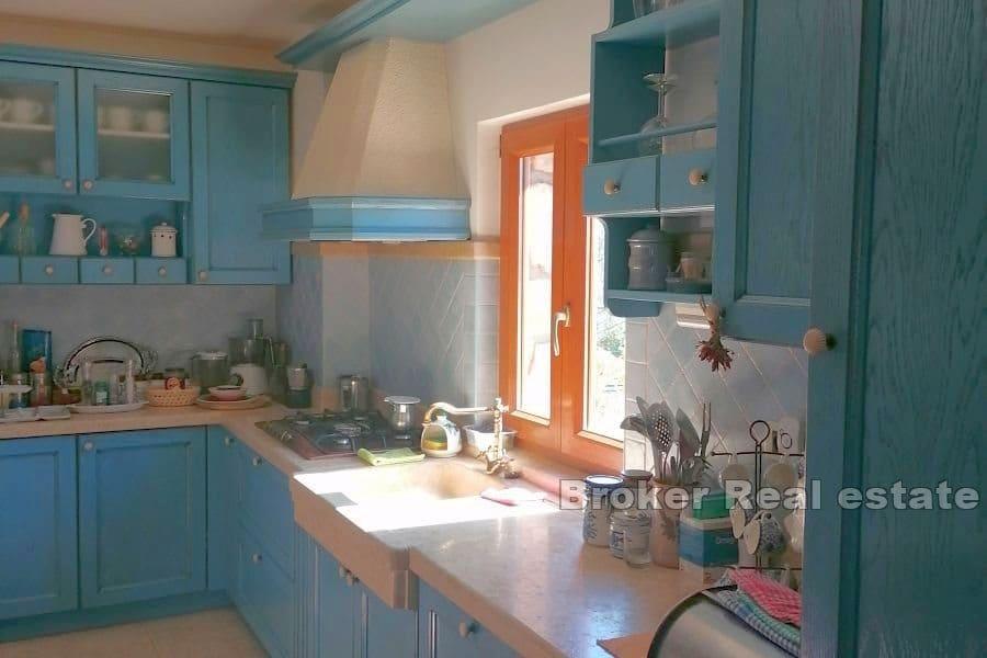 Labin - Kuća u tradicionalnom stilu na prostranom imanju