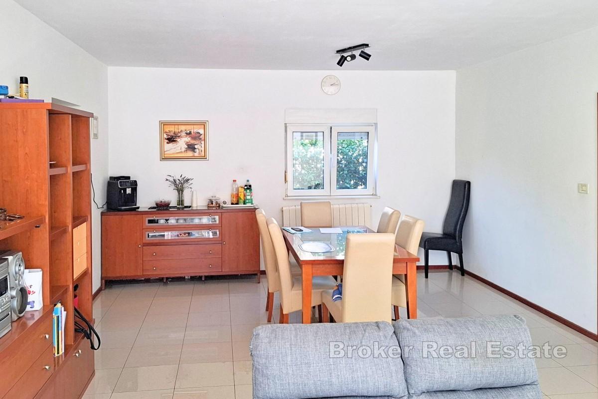 Casa indipendente con ampio giardino in una zona tranquilla di Bokanjac