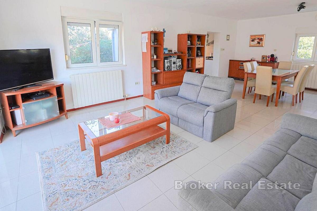 Casa indipendente con ampio giardino in una zona tranquilla di Bokanjac