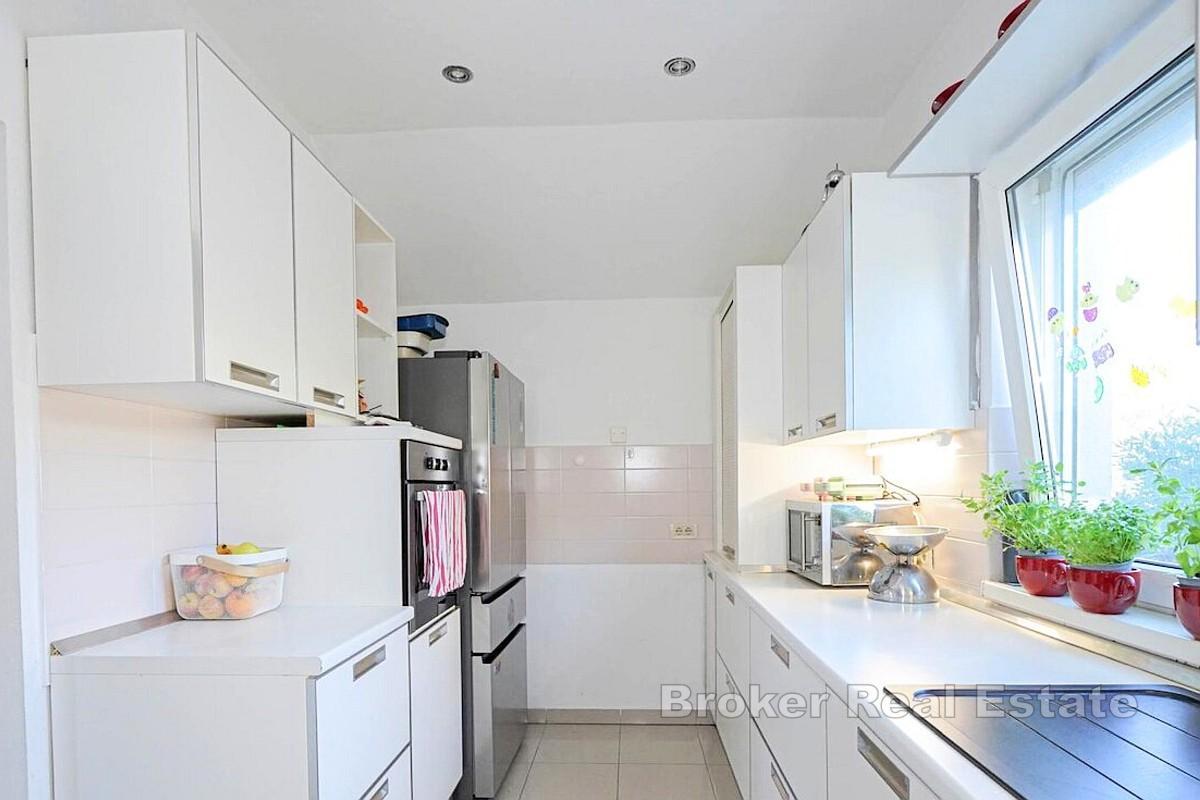 Casa indipendente con ampio giardino in una zona tranquilla di Bokanjac