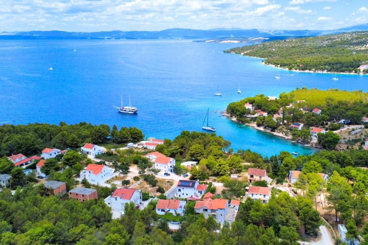 001-2121-03-island-brac-semi-detached-house-near-the-sea-for-sale