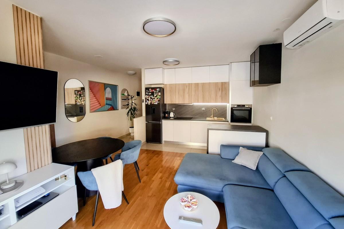 Appartamento ristrutturato con due camere da letto e balcone