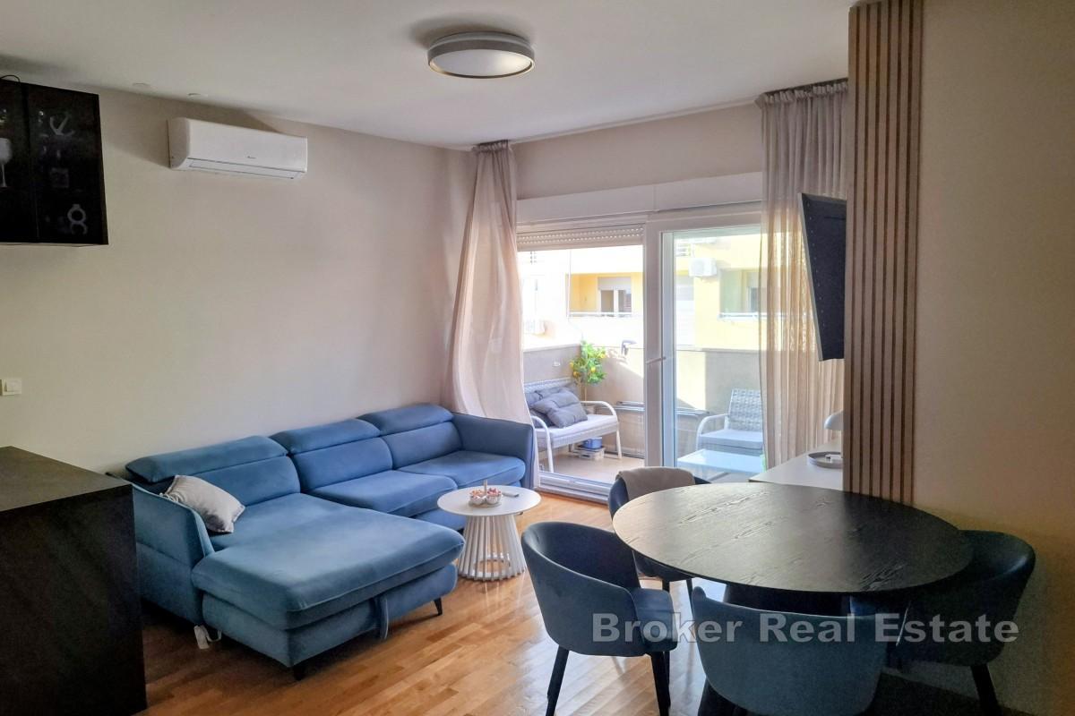 Appartamento ristrutturato con due camere da letto e balcone