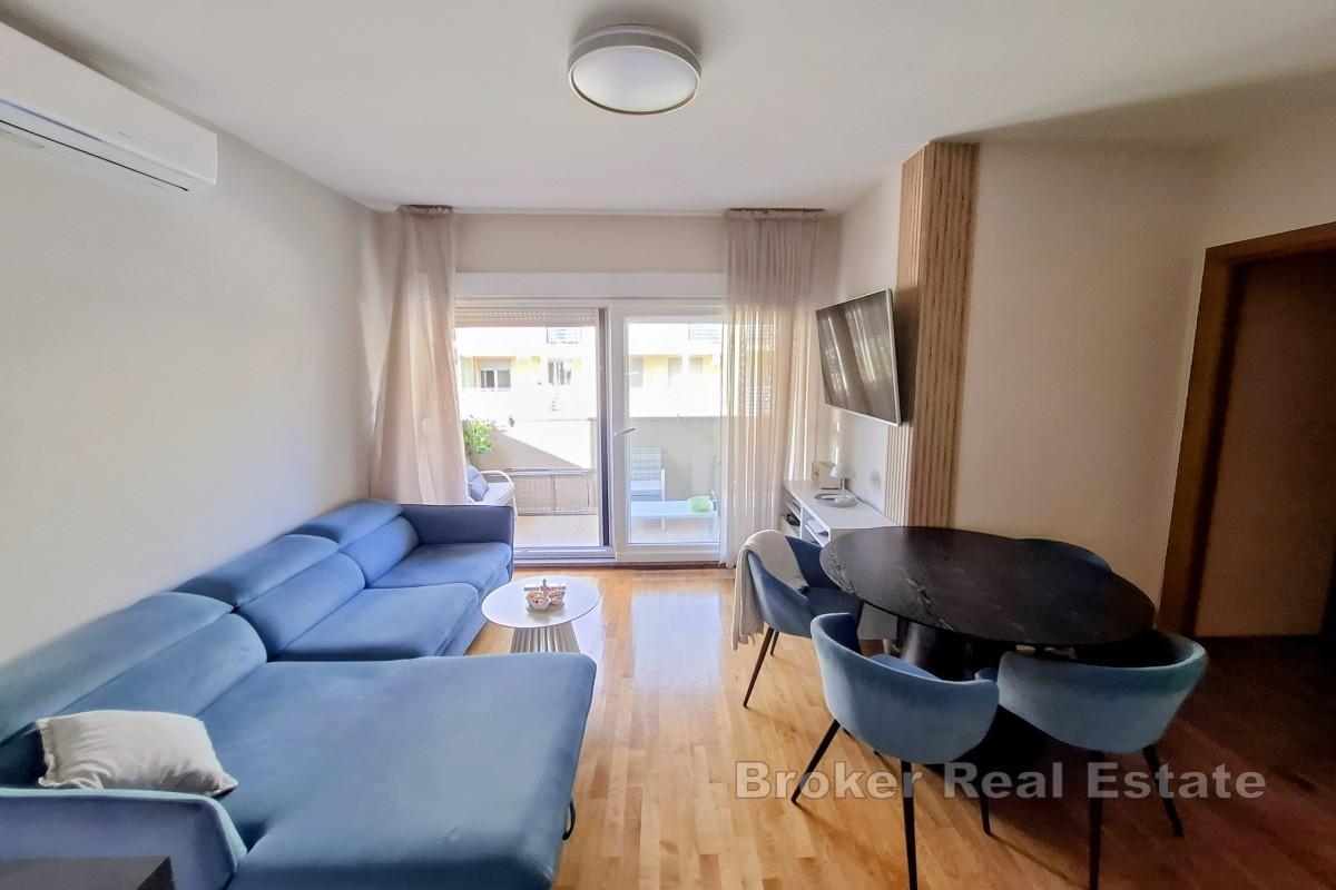 Appartamento ristrutturato con due camere da letto e balcone