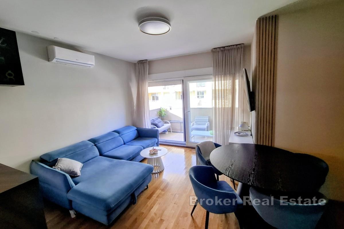 Appartamento ristrutturato con due camere da letto e balcone
