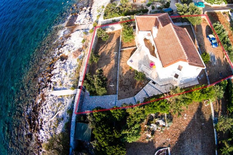 Île de Brac - Maison individuelle dans la première rangée de la mer
