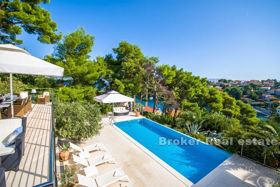 Ön Brac, modern villa med pool