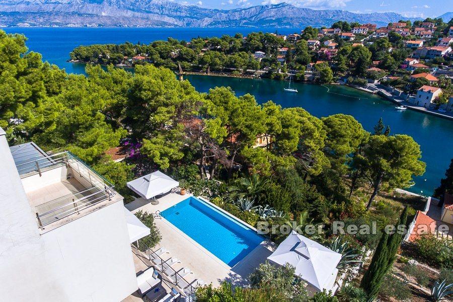 Ostrov Brač, moderní vila s bazénem