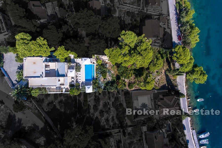 Ön Brac, modern villa med pool