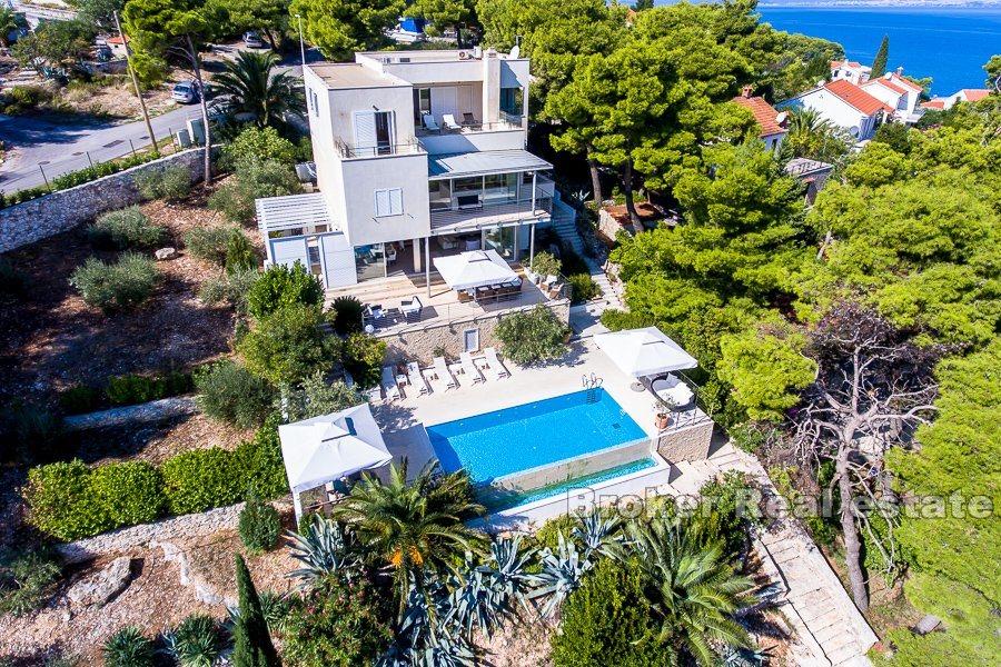 Ostrov Brač, moderní vila s bazénem