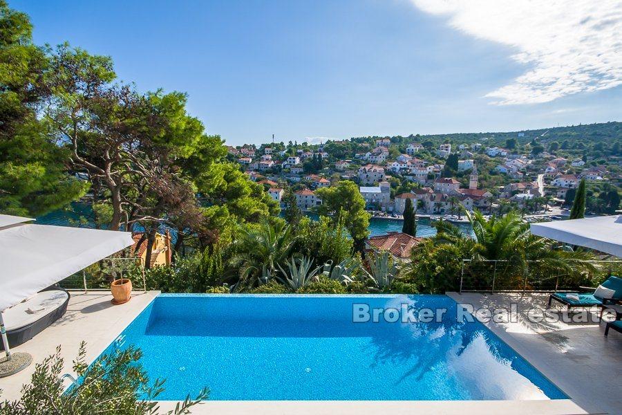 Ön Brac, modern villa med pool