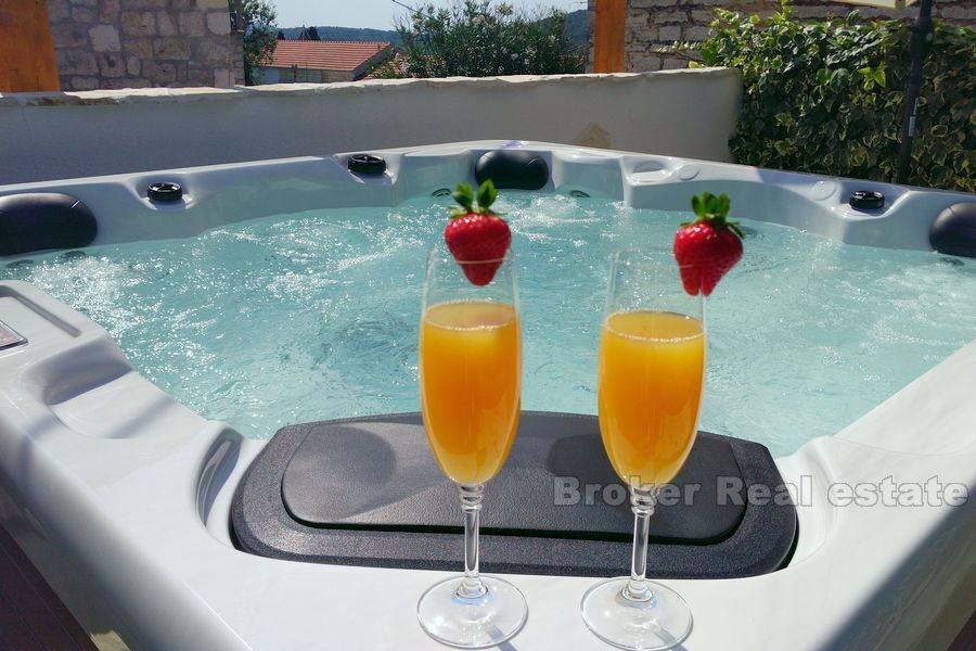 Øya Solta, renovert 2-etasjes hus