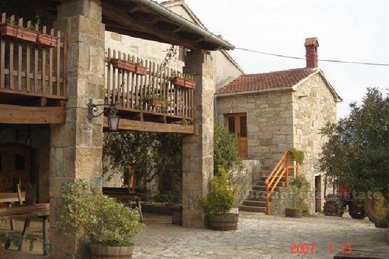 Eko selo s 9 kuća - Pazin