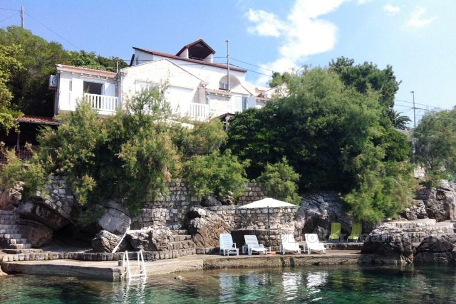 Villa første rad til sjøen, nær Dubrovnik, for salg