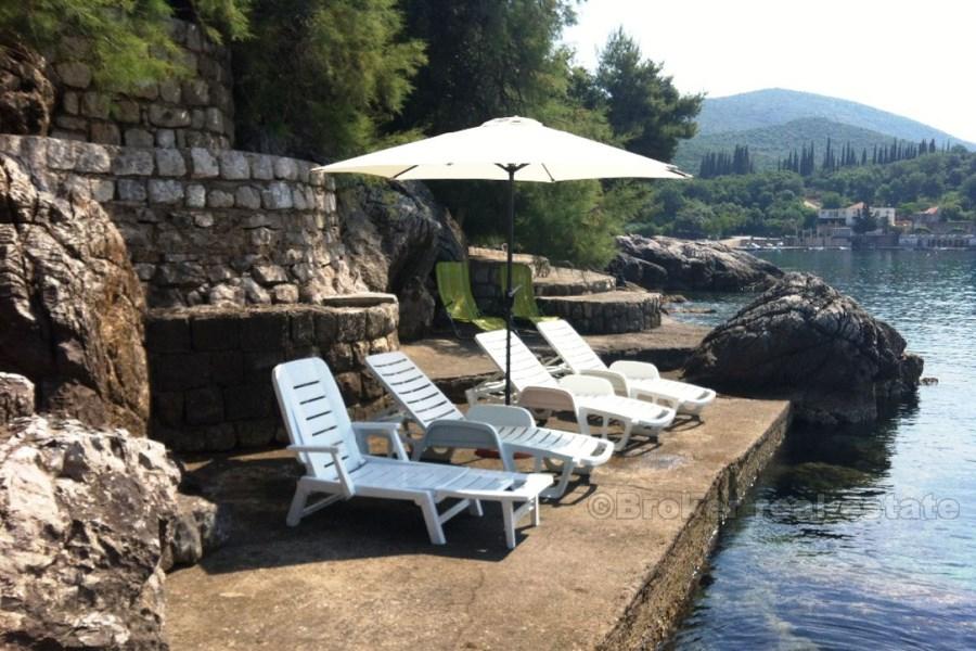 Villa første rad til sjøen, nær Dubrovnik, for salg