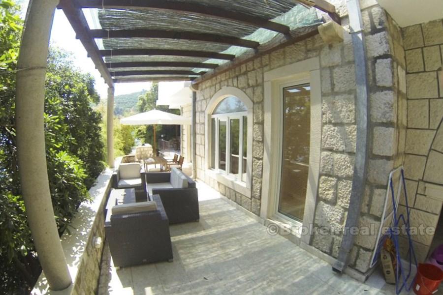 Villa første rad til sjøen, nær Dubrovnik, for salg