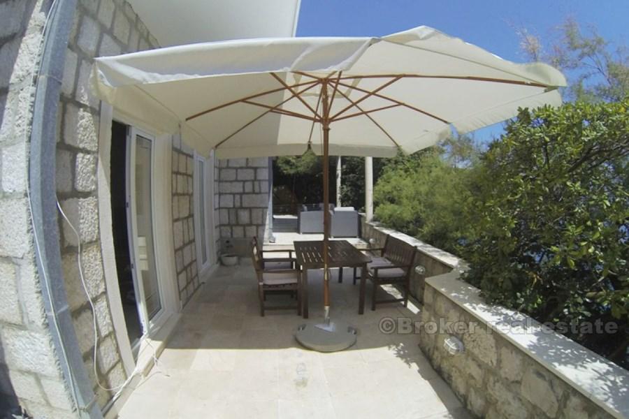 Villa første rad til sjøen, nær Dubrovnik, for salg