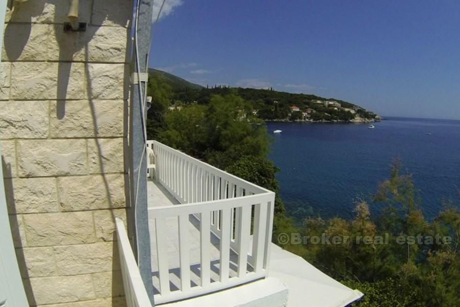 Villa første rad til sjøen, nær Dubrovnik, for salg