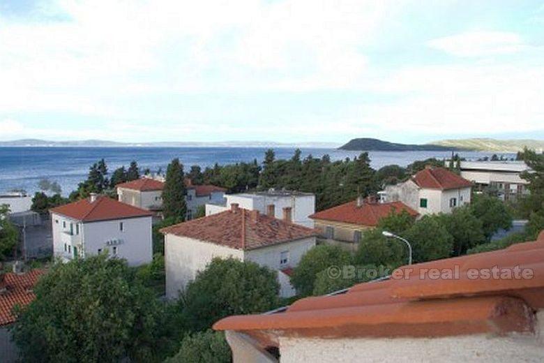 Dům a pozemky - Brač