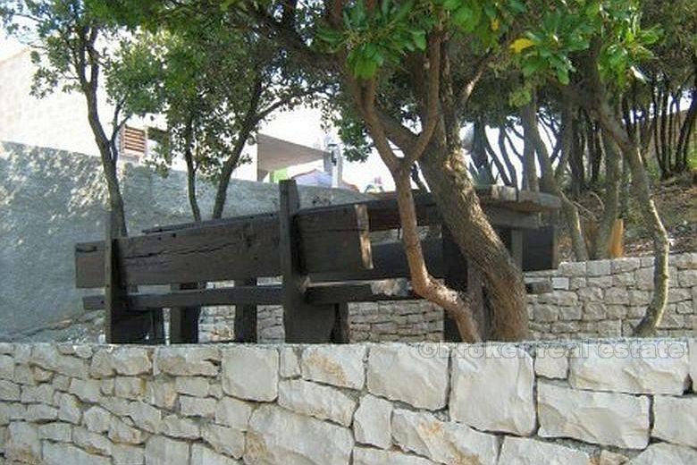 Dům a pozemky - Brač