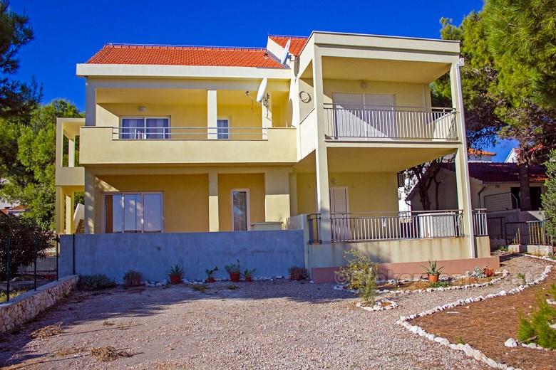 Nära Rogoznica - Vackert parhus