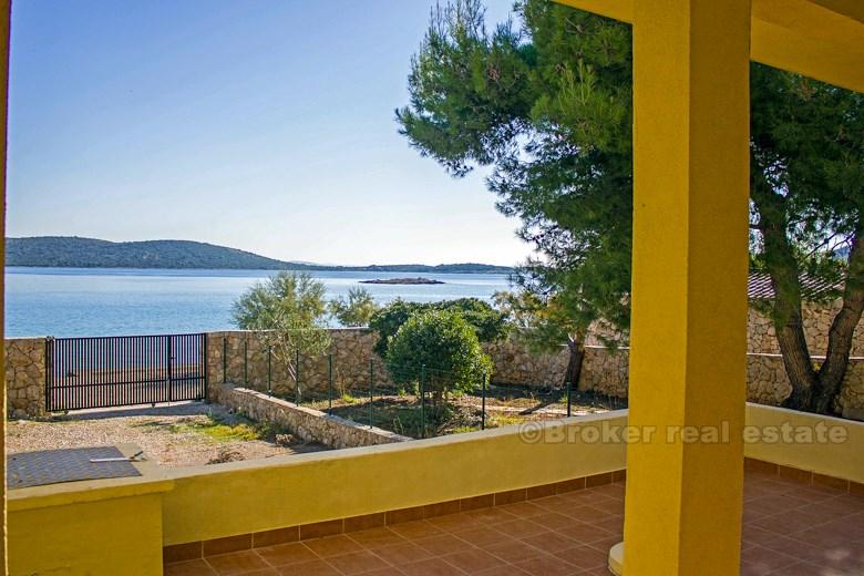 Nära Rogoznica - Vackert parhus